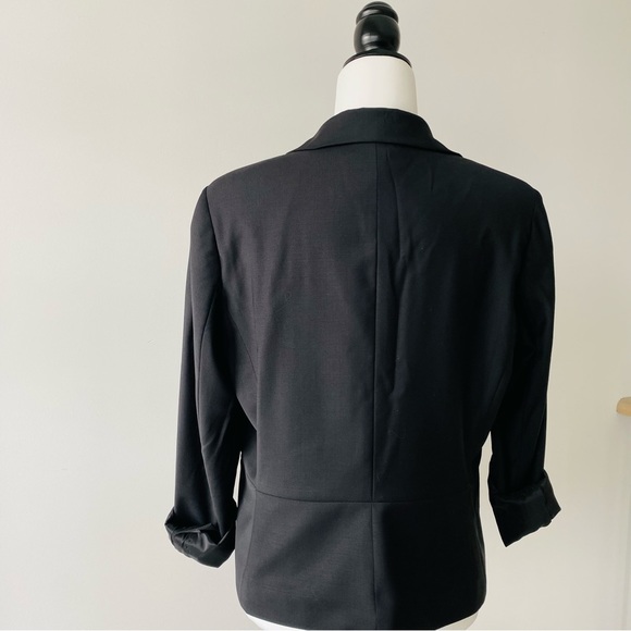 Classic Staple Blazer - Picture 3 of 14